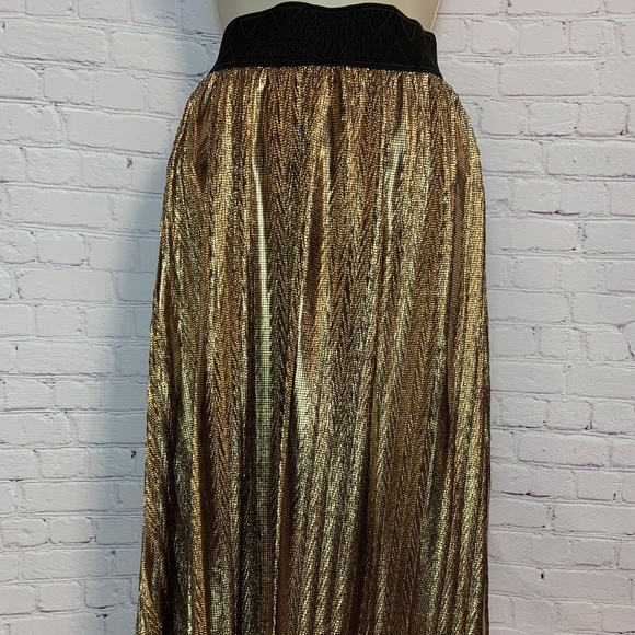 LuLaRoe Dresses & Skirts - LIMITED EDITION  Gold metallic pleated midi Skirt